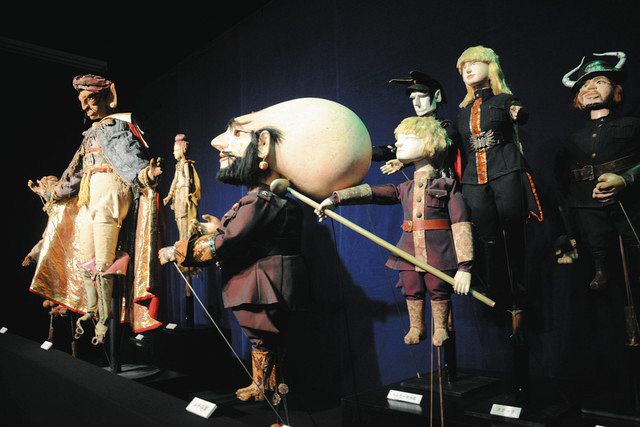 特徴的なデザインの人形が目を引く。中央は頭の大きい「ルチ将軍」＝飯田市川本喜八郎人形美術館で