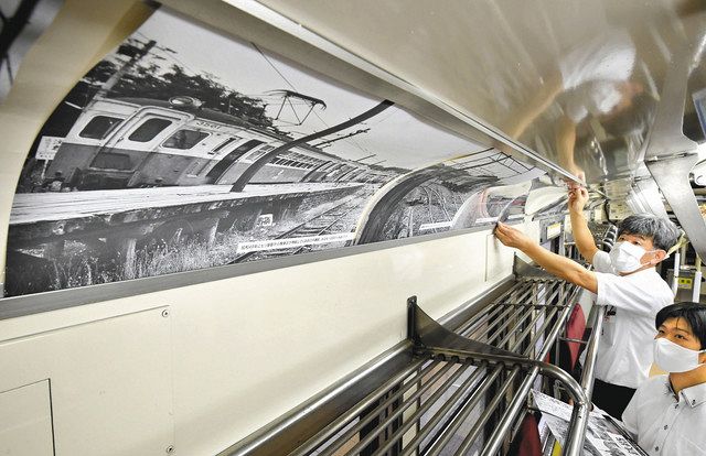 北陸鉄道浅野川線と石川線の電車内に展示される、西脇恵さんが撮影したかつての北陸鉄道の写真=18日、金沢市の北鉄金沢駅で(泉竜太郎撮影)