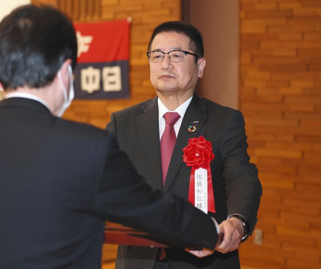 経済産業大臣賞を受けるジェイテクトの佐藤和弘社長=中日新聞社で(撮影のためマスクを外しています)