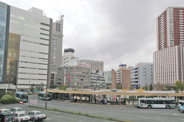 市民から「マチ」と呼ばれる浜松駅周辺＝ＪＲ浜松駅前で
