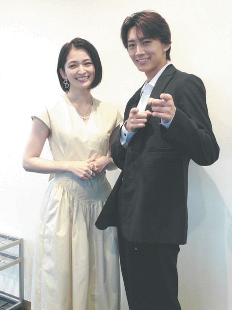 ともに初主演となる連続ドラマの取材会に出席した岡本玲（左）と長妻怜央