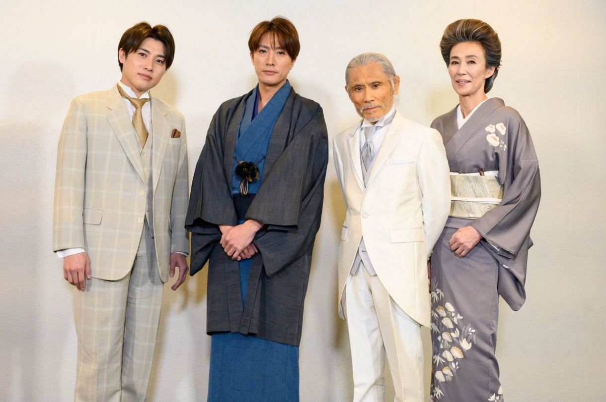 取材会に出席した（左から）松本幸大、内博貴、片岡鶴太郎、萬田久子