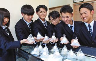 氷見高生が考案「氷見の宝石」　地元菓子店 きょう発売