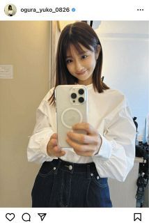 ◆小倉優子、ふんわり白シャツ＆デニムコーデ【写真】