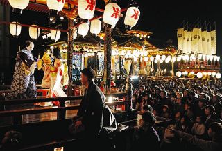 長浜曳山祭、子ども歌舞伎で町が華やぐ　夜に曳山再集結、盛り上がり最高潮　