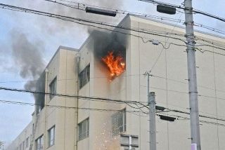 名古屋・北区の中学校で火災、生徒１人が搬送　「教材室から火出ている」