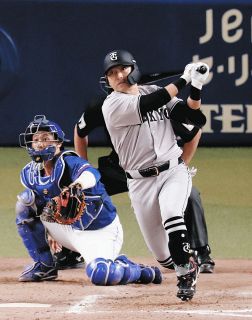 【巨人】スタメン出場の長野久義、今季初の三塁打で満塁走者を一掃　貴重な3点をもたらす