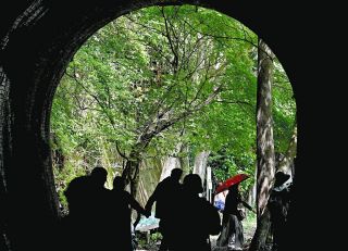 国登録文化財「愛岐トンネル群」で春の特別公開　暗闇の先に広がる新緑