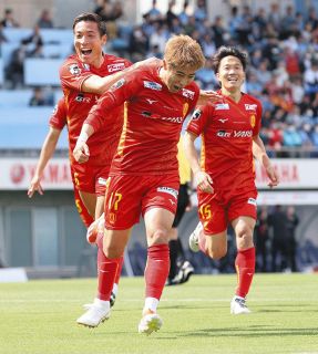 名古屋グランパス、ルーキー倍井謙が初ゴールに初退場、総力戦で磐田に1―0勝利