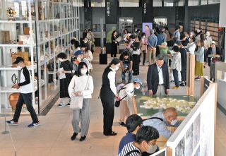 「豊田市博物館」が開館、新たなランドマークに行列100人　初代カローラも