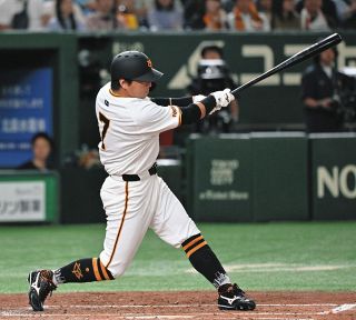 巨人・長野久義、「代打の切り札」として存在感　今季初長打、一時1点差となる適時二塁打放つ