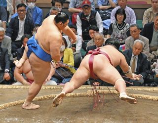 6連勝・大の里、「絶対に上体が起きないように意識」大栄翔との1敗対決を制す【大相撲】