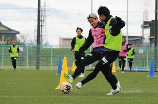 FC岐阜・上野監督「先制点取る」　10日、ホームで讃岐戦
