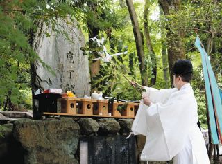 包丁に感謝し供養 調理技術向上願う　射水神社で清祓祭