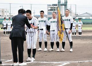 津田学園、５年ぶりに４度目の優勝　「接戦をものにする野球」がテーマ、監督は「よく守った」　高校野球