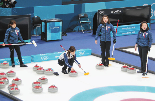 カーリング メダルへ大一番 楽しむ 女子きょう準決勝 平昌オリンピック特集 中日新聞 Chunichi Web