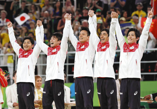 日本の美と技と 体操男子団体で金 リオ五輪 中日新聞 Chunichi Web