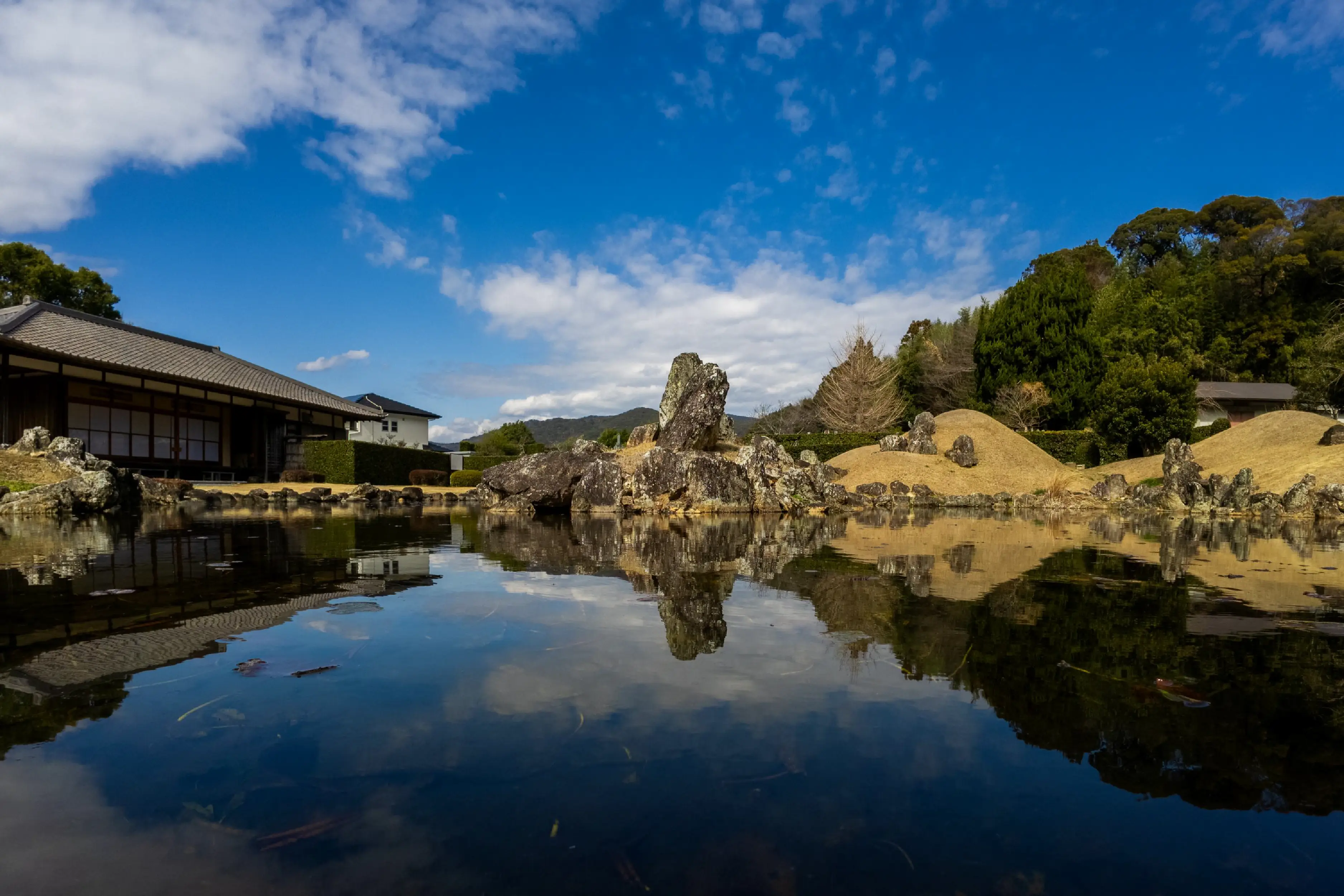 中部地方の美しい日本庭園を案内する特集「庭～THE GARDEN」：中日新聞Web