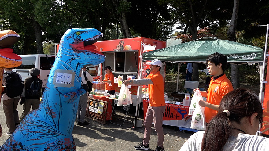 ヤマサちくわがティラノサウルスレースに協賛：中日新聞Web