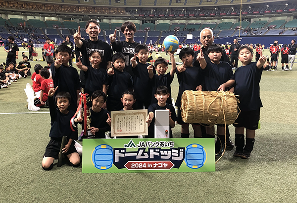 小学生低学年の部ファイターリーグで優勝したINAZUMA鎧武