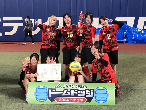 女子の部ファイターリーグで優勝したPOWERPUFF S