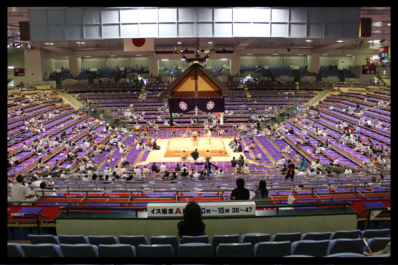 大相撲名古屋場所 ８日目 ４人マスＡ席-