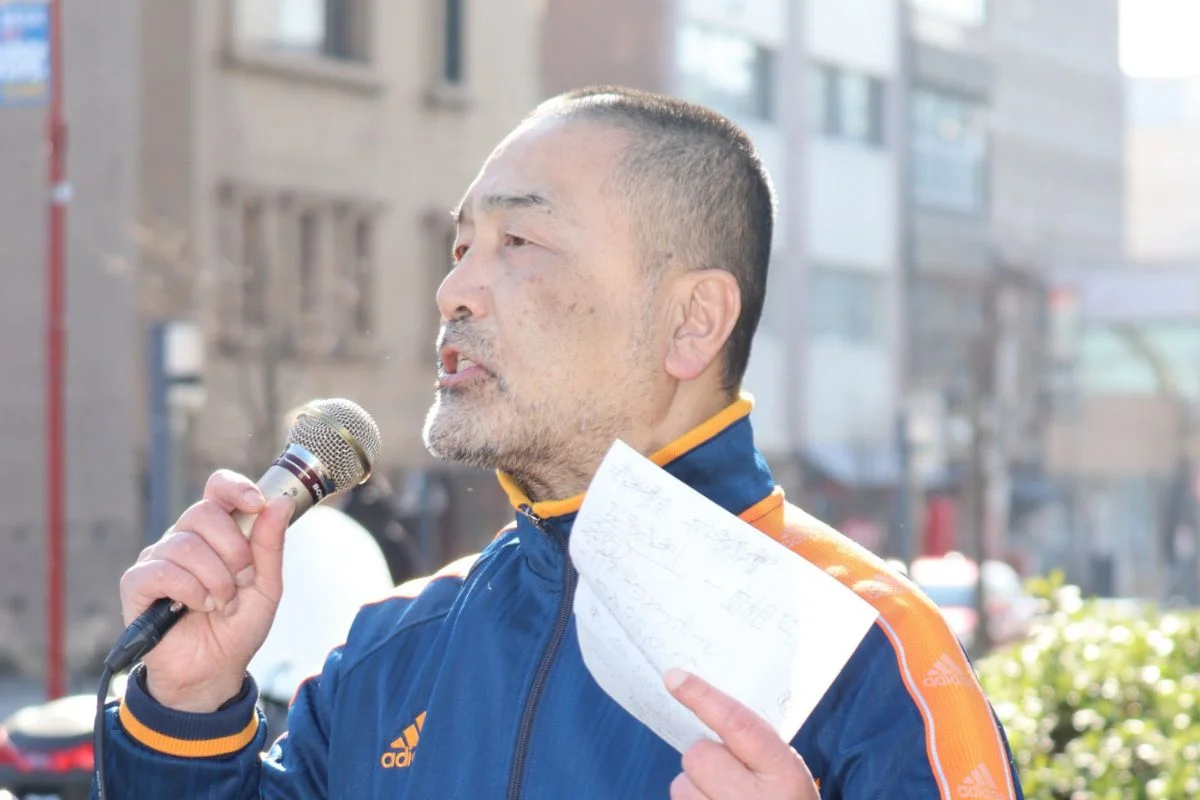 滋賀県警の池内久晃本部長から謝罪を受ける西山美香さん