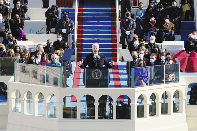 ワシントンの連邦議会議事堂で開かれた就任式で、演説するバイデン米新大統領＝ＡＰ・共同