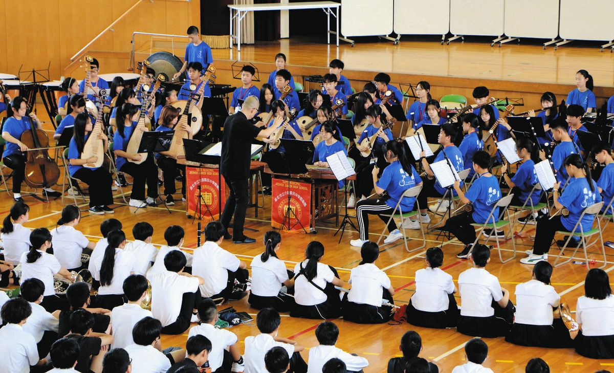 吹奏楽部女子中学生 台湾の中学生と演奏贈り合う 名古屋の汐路中吹奏楽部：中日新聞Web