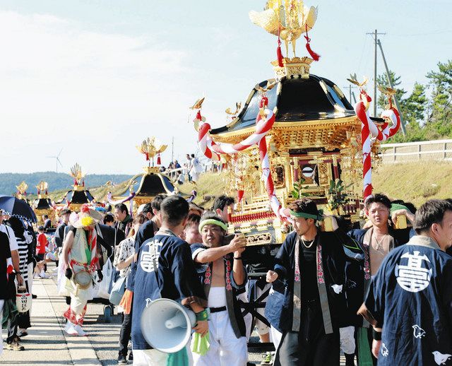 神輿 海岸勢ぞろい 増穂浦 冨木八朔祭礼の本祭：北陸中日新聞Web