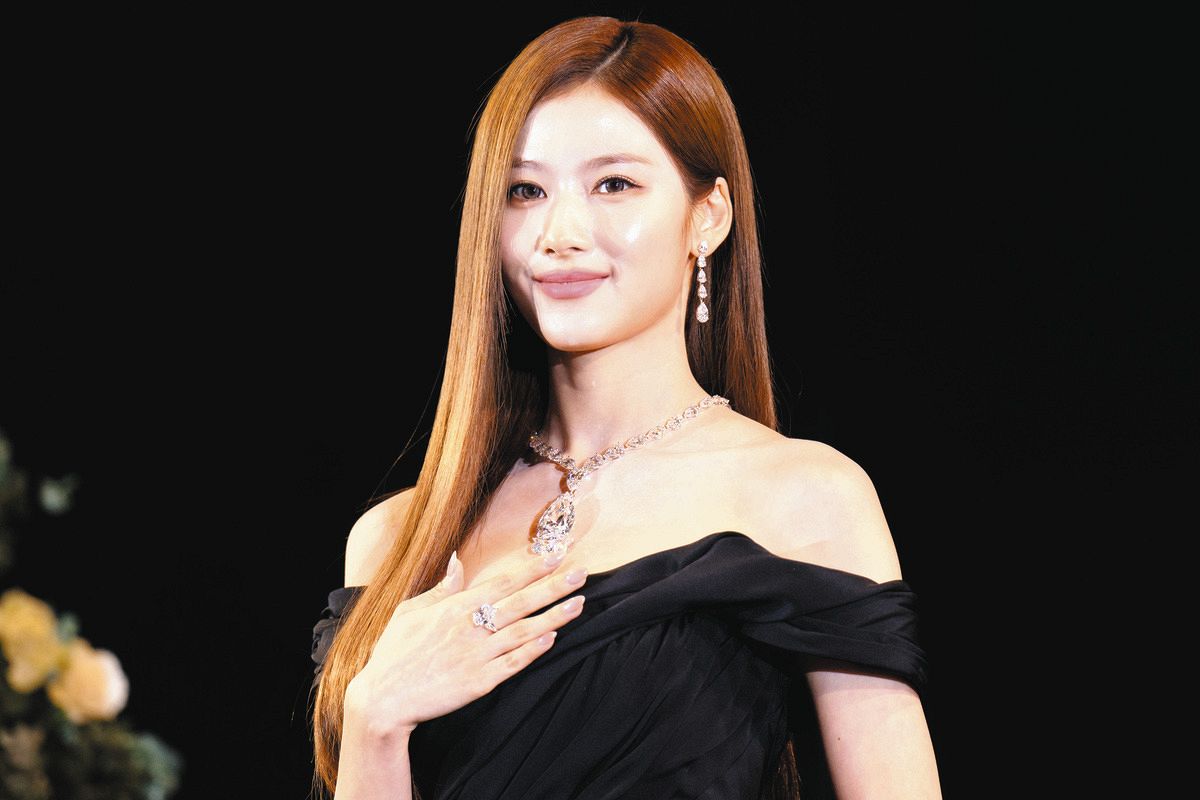 TWICE」SANA、70億円の輝き 全身合わせてダイヤ252カラット 美の秘訣は
