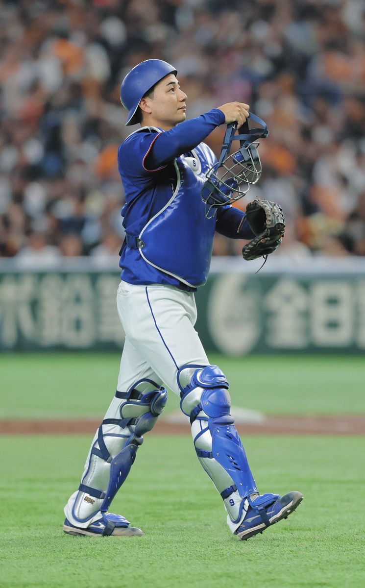 中日・石伊雄太、「守る分には大丈夫」7回から2イニング、マスクを