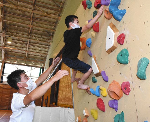ボルダリング 気軽に楽しんで 上之保の地元クラブが設置 中日新聞web