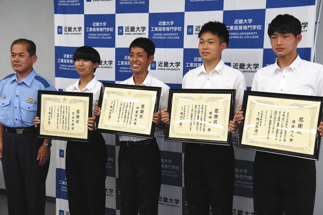 近大高専４人 迷子の３歳児保護 名張署が感謝状 中日新聞web