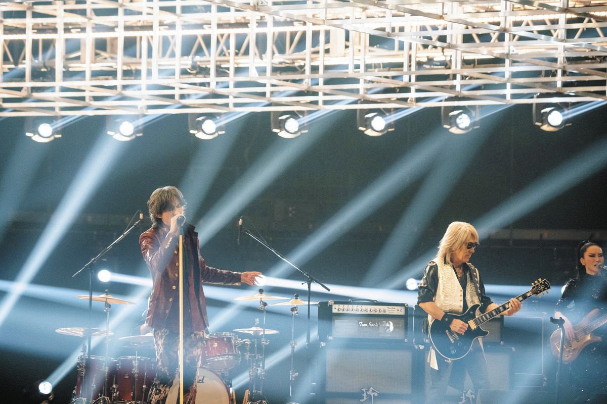 初紅白B′z、サプライズ追加熱唱 ラヴ・ファントムの選曲にはネットで