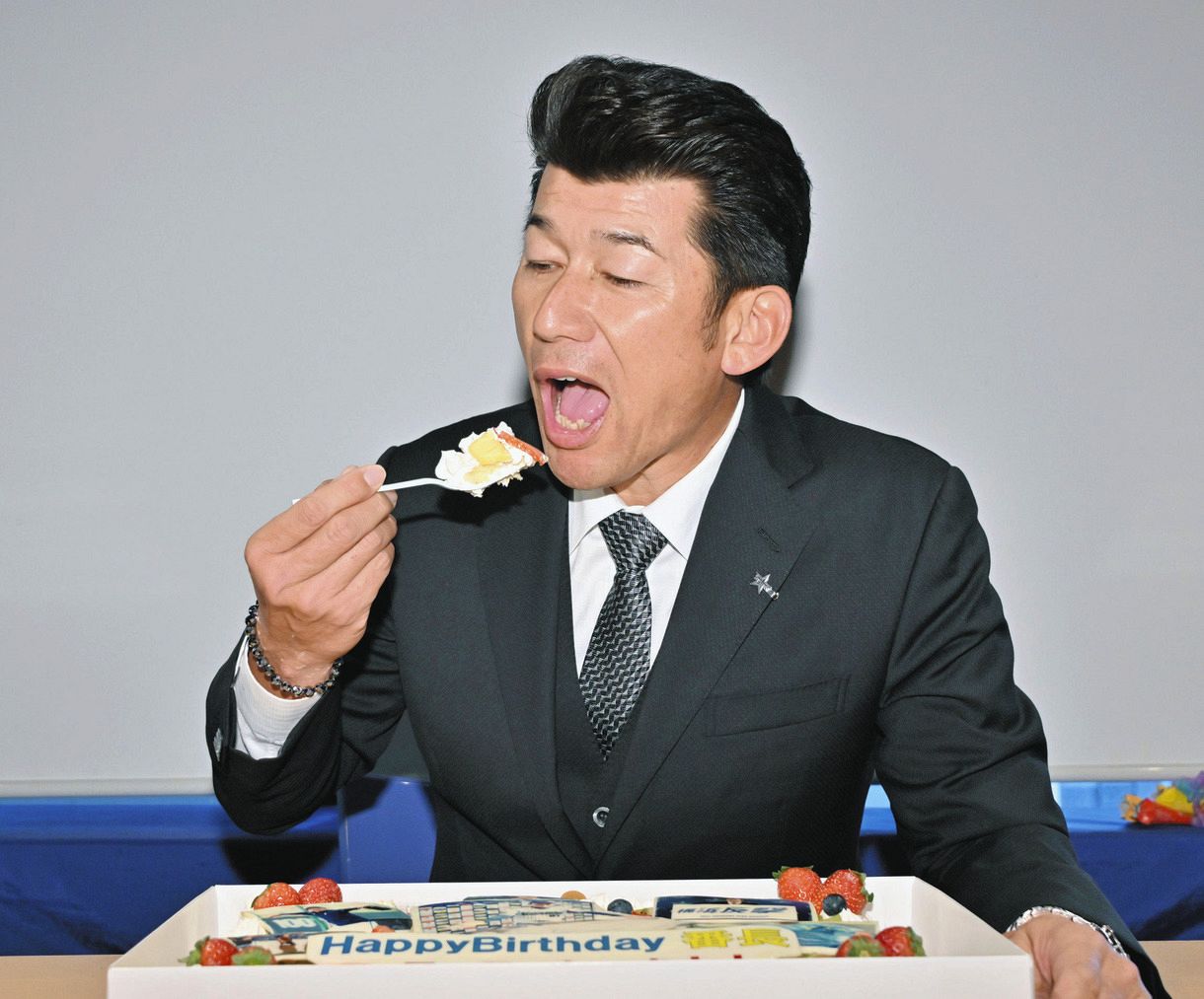 【DeNA】三浦大輔監督が49歳の誕生日、来季は異例の横浜Vパレードを目標「僕は馬に乗ります!」