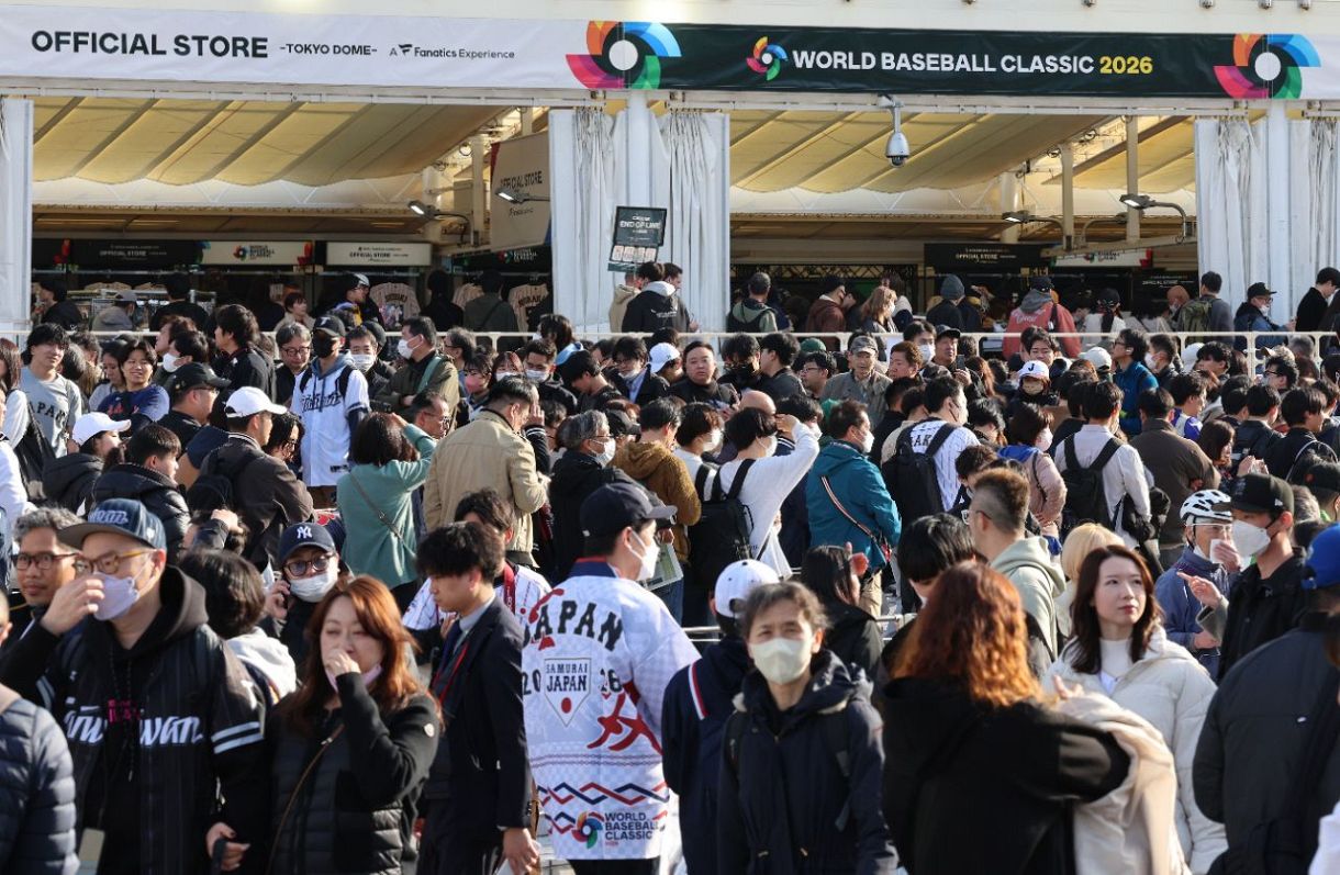 WBC】大勢のファン詰めかけ1時間早め開場、グッズ売り場も大盛況：中日