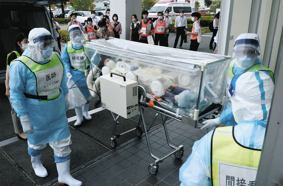 エボラ出血熱の患者発生に備え搬送訓練 三重県伊勢市：中日新聞Web