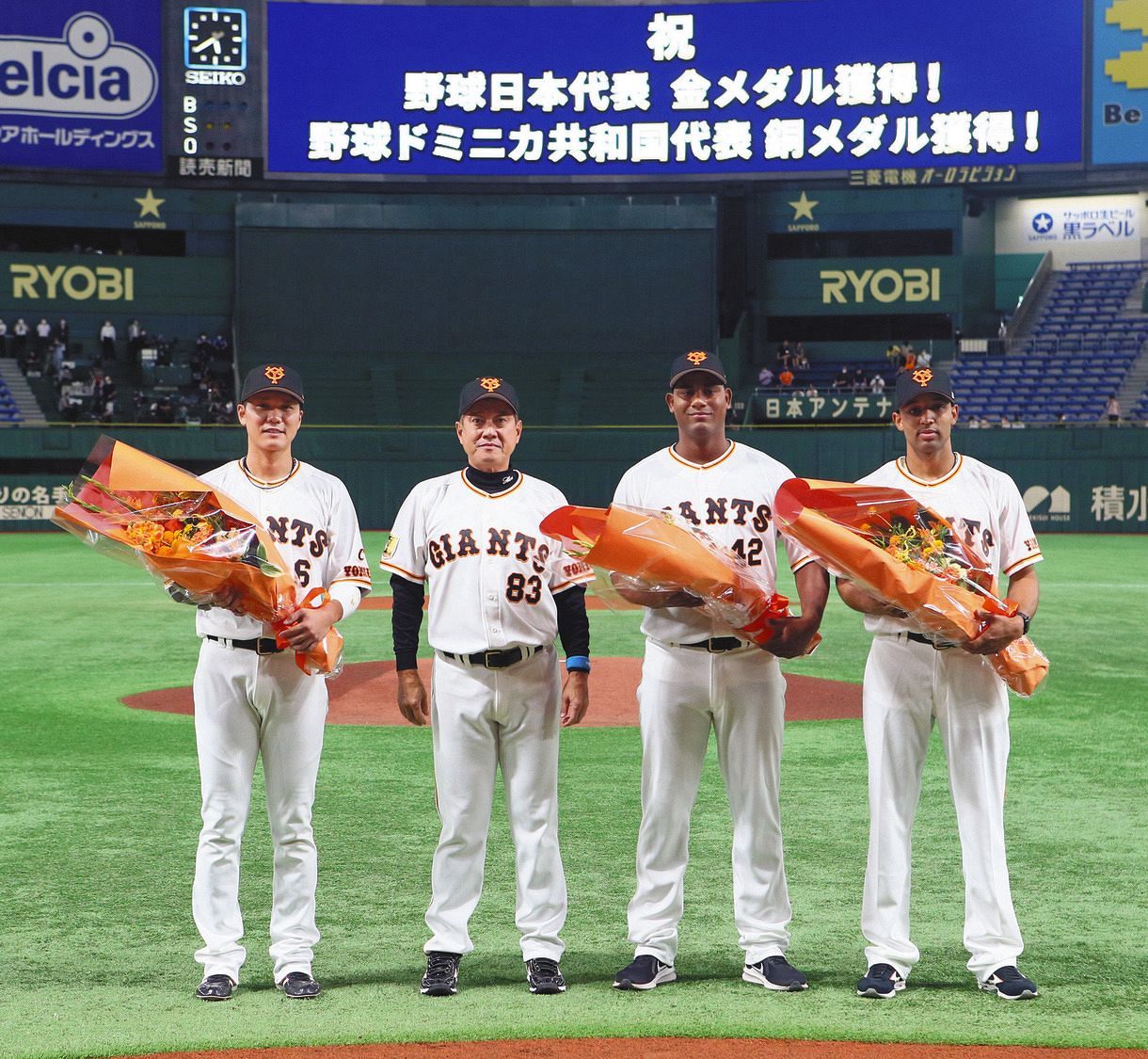 巨人 坂本勇人ら東京五輪メダリスト選手に祝福セレモニー ドミニカ勢や中日 大野雄大にも大きな拍手 中日スポーツ 東京中日スポーツ 巨人 坂本勇人ら東京五輪メダリスト選手に祝福セレモニー ドミニカ勢や中日 大野雄大にも大きな拍手 中日スポーツ 東京中日スポーツ