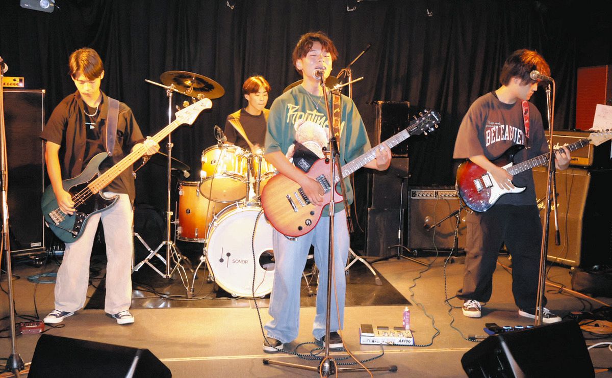 軽音楽部がなくてもバンドがしたい! 東三河の高校生の思いに地元楽器店が応えた:中日新聞Web