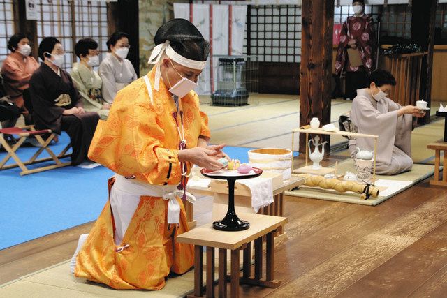 利家たたえて おいしい奉納 尾山神社で献菓・献茶祭:北陸中日新聞Web