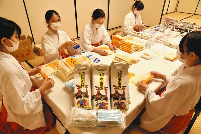 七五三の準備、今年は早め 津島神社のちとせあめ袋詰め：中日新聞Web