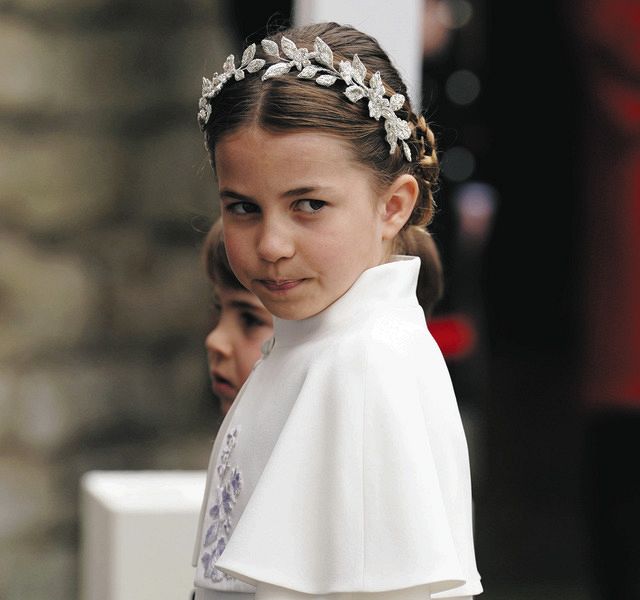 エリザベス女王そっくり』8歳の英国シャーロット王女にSNS興奮