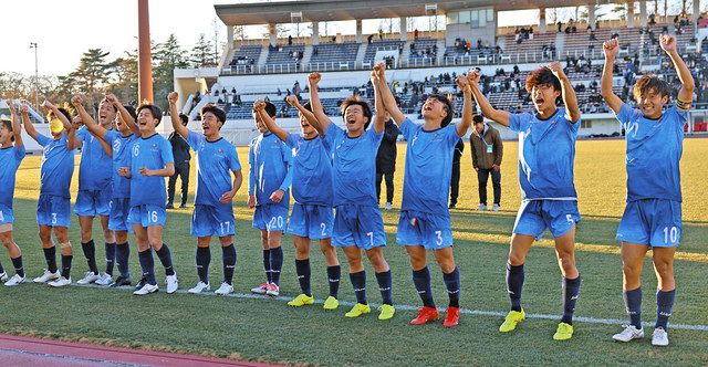 高校サッカー、近江が激戦制して4強 「殴り合おう」劇的勝利を呼んだ