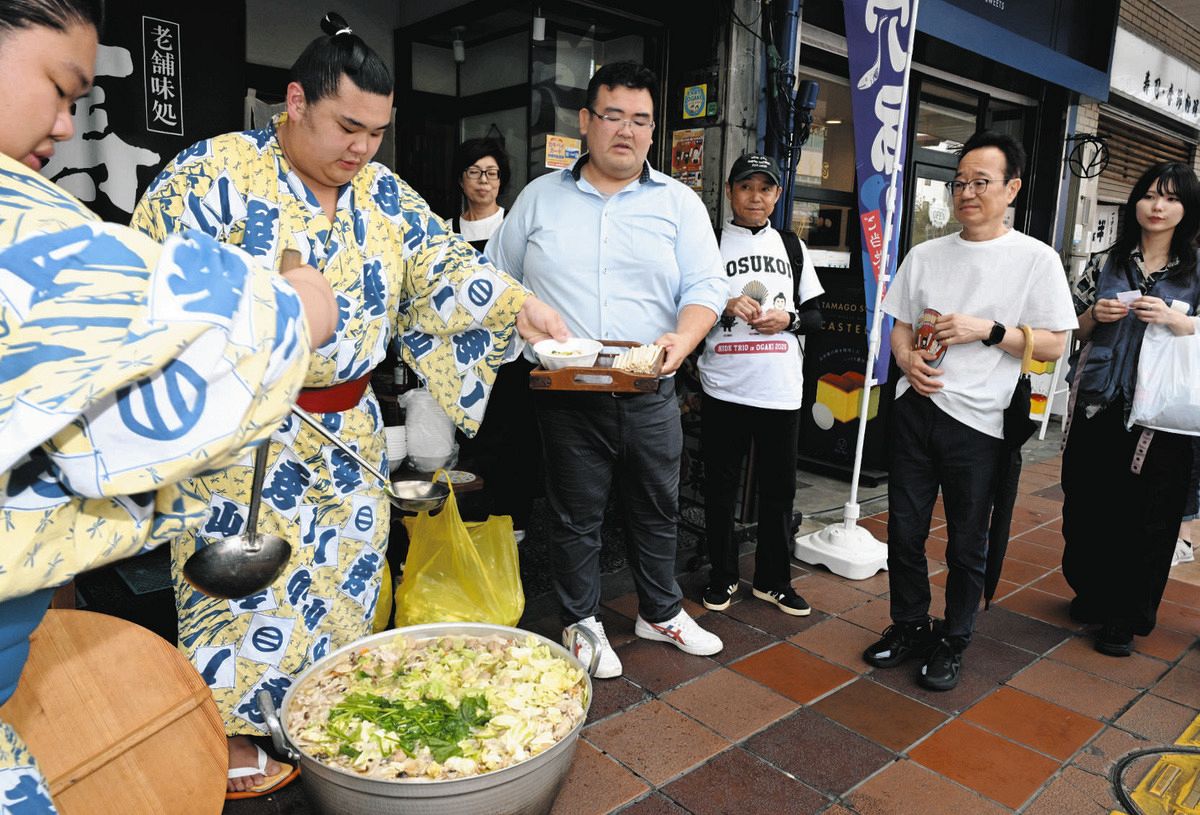 力士と大垣のまち散歩、ごっつぁんです 元琴奨菊の秀ノ山親方らと出世 