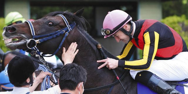 フィエールマン中132日での勝利は歴代2位 手塚貴久調教師「この子は有馬から直接いくのがいいと思った」：中日スポーツ・東京中日スポーツ