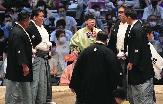 北の富士コラム】照ノ富士と若元春 実に後味の悪い結果。立行司にしてはあまりにもお粗末が過ぎる。：中日スポーツ・東京中日スポーツ