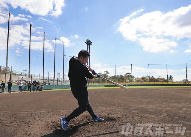 自主トレ 細川：中日スポーツ・東京中日スポーツ