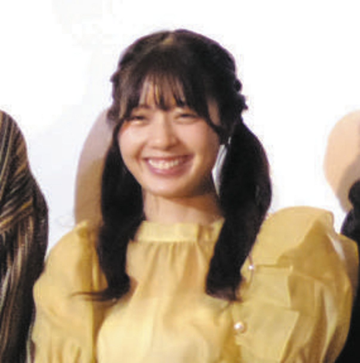 星乃夢奈、「皆さんはどっちが好きですか？」 巨大ふわふわドレス