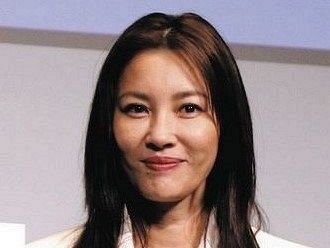 お子さん2人いるように見えない」瀬戸朝香、ブラウス＆パンツで『ZIP